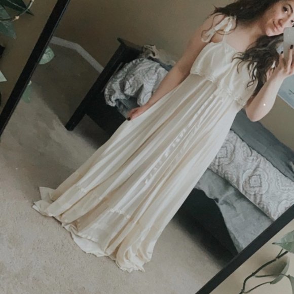 Vintage Other - Vintage cream pleated nightgown made in Canada